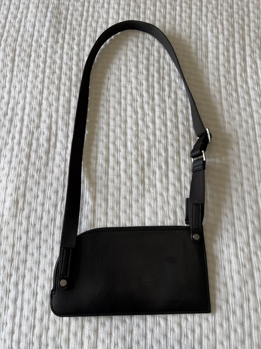 Everlane Cactus Leather Sling Bag with Adjustable Strap, in black - Picture 4 of 4